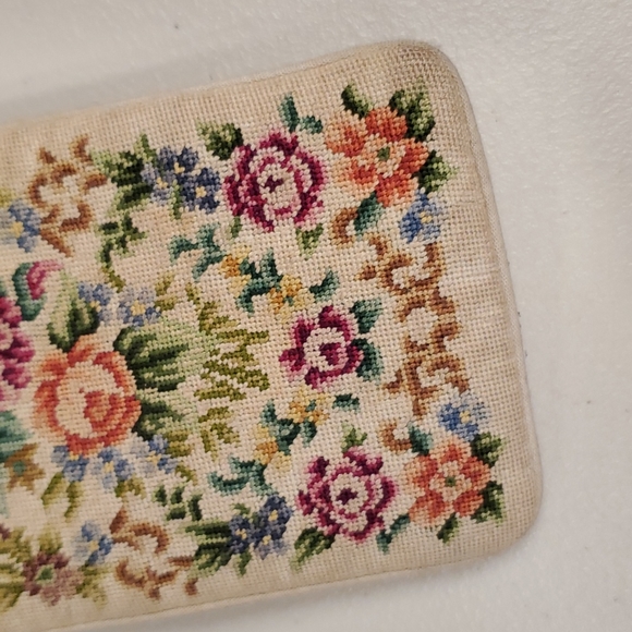 Vintage tapestry needlepoint cigarette eyeglass holder - Picture 7 of 8